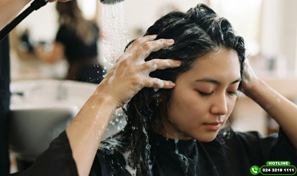 Da đầu tiết quá nhiều dầu: Nguyên nhân và cách khắc phục
