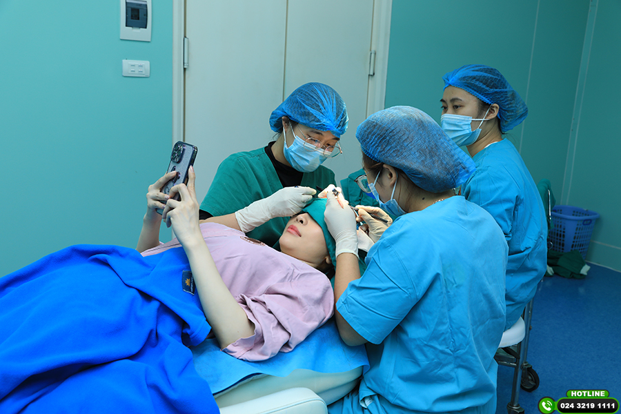 cấy tóc có đau không
