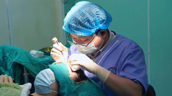 cấy tóc tự thân